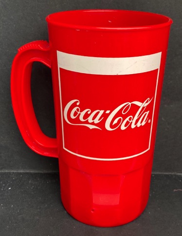 58297-1 € 3,00 coca cola drinkbker met handvat H 18 D 10 cm.jpeg